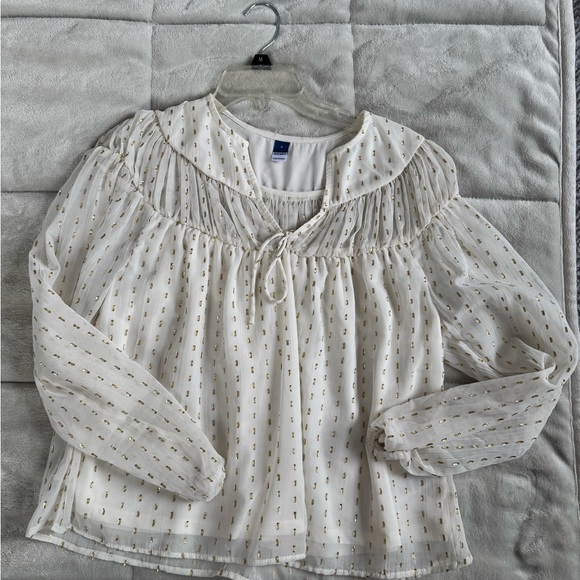 Old Navy Tops - ⚠️Old Navy Elegant White and Gold Blouse⚠️